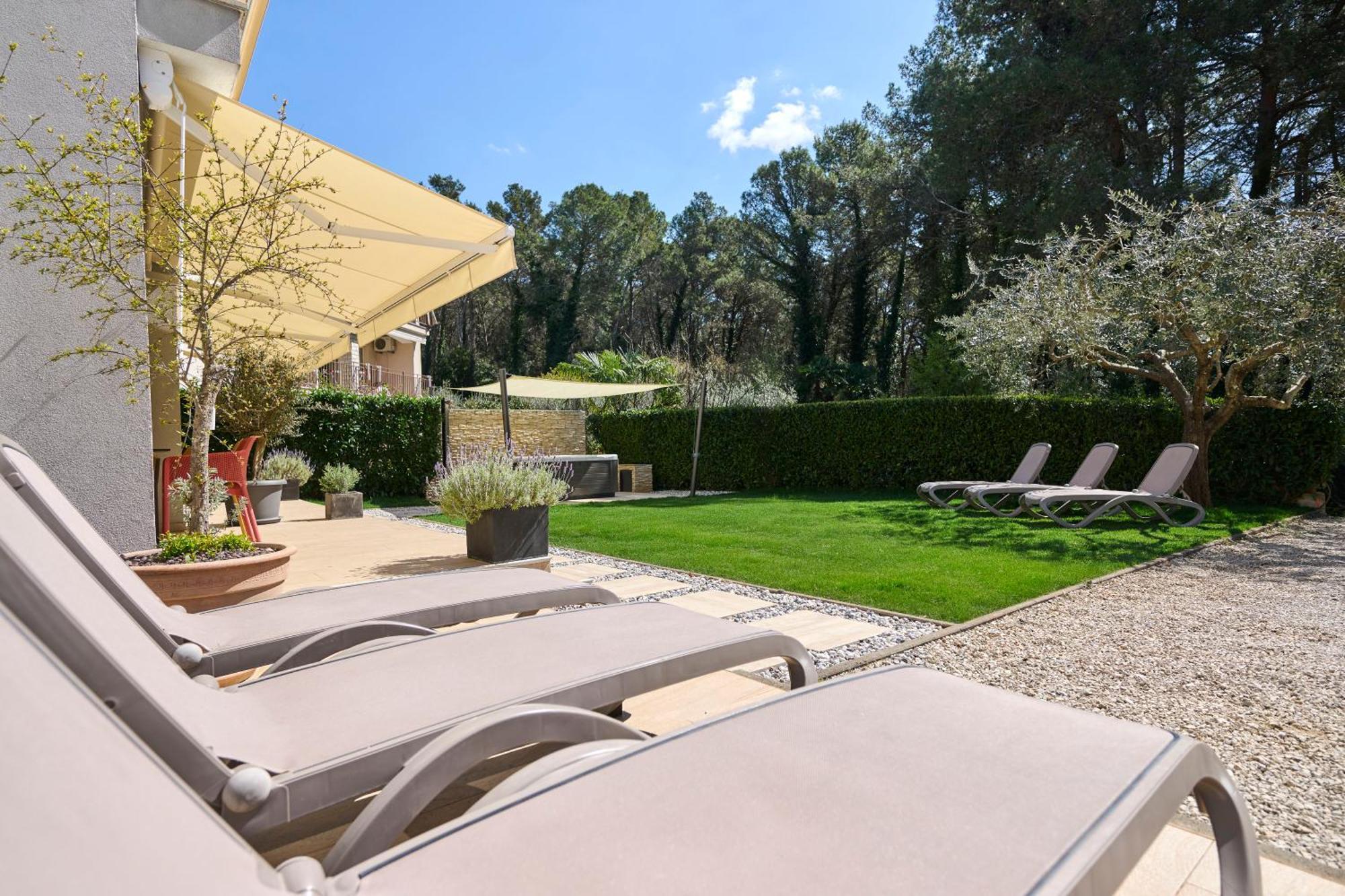 Apartment Martello Forest View Porec Esterno foto